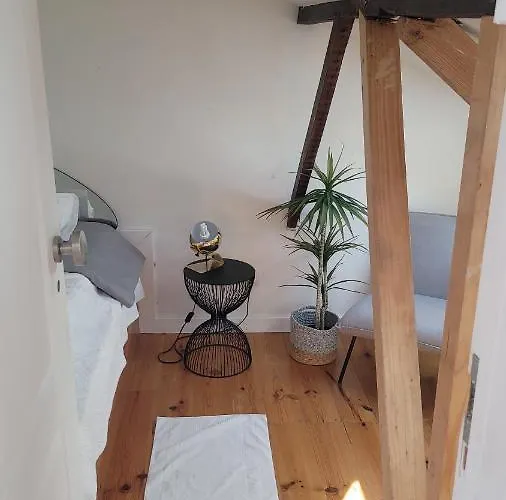 Litle Tiny In The Attic * Lisboa