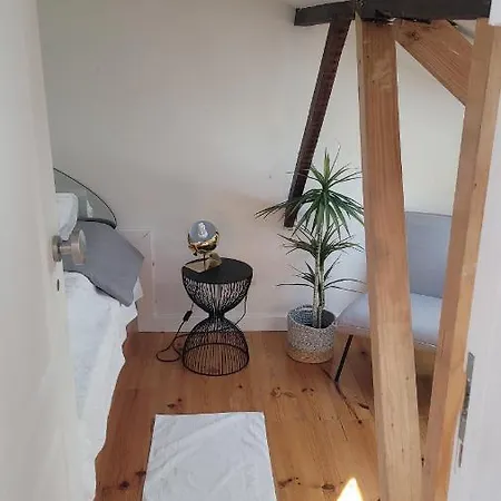 Litle Tiny In The Attic * リスボン