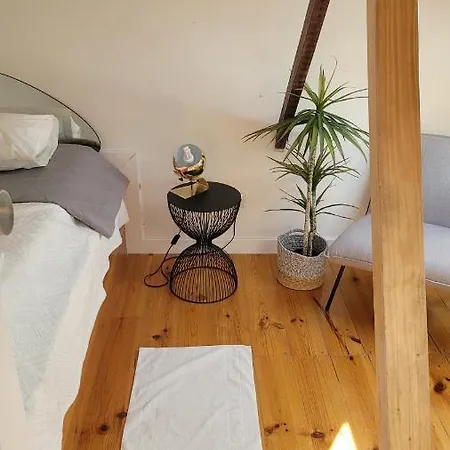 Litle Tiny In The Attic * Lisbon